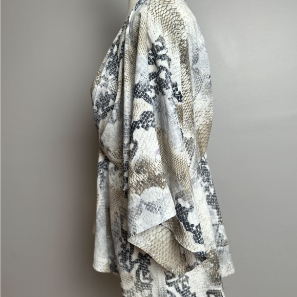 Peach Love California snake print flowy boho top NWT - Picture 3 of 8